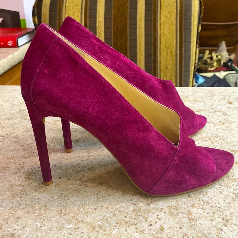 VINCE CAMUTO "RALLIEN" RIBBON RED TRUE SUEDE LEATHER OPEN TOE PUMPS Size 9.5